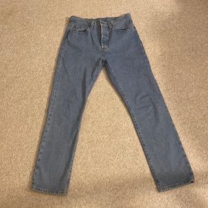 Levi’s Original 501 size 28 light medium wash! Length 30.